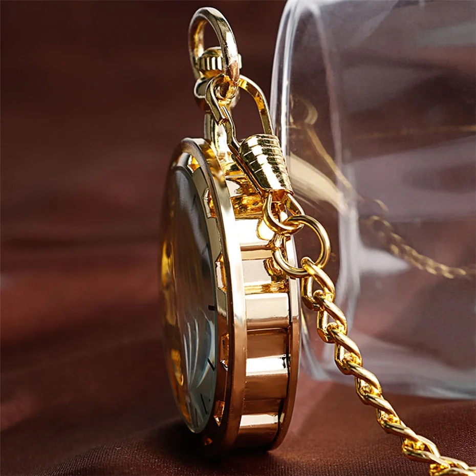 reloj de bolsillo dorado