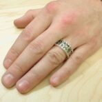 anillo con engranajes plata