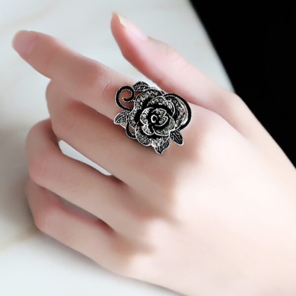 anillo flor mujer