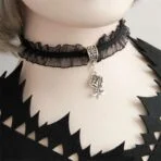 collar gotico negro
