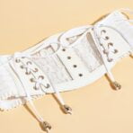 corset con encaje blanco
